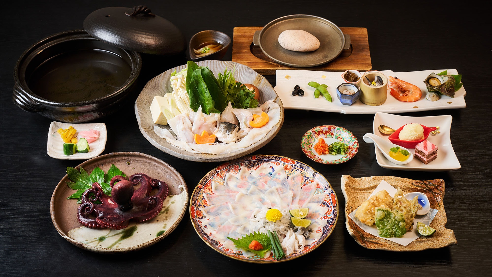 ・[晚餐示例 / 河豚怀石料理 / ST] 河豚怀石料理，仅在10月至次年3月供应。品尝精心挑选的高品质河豚。