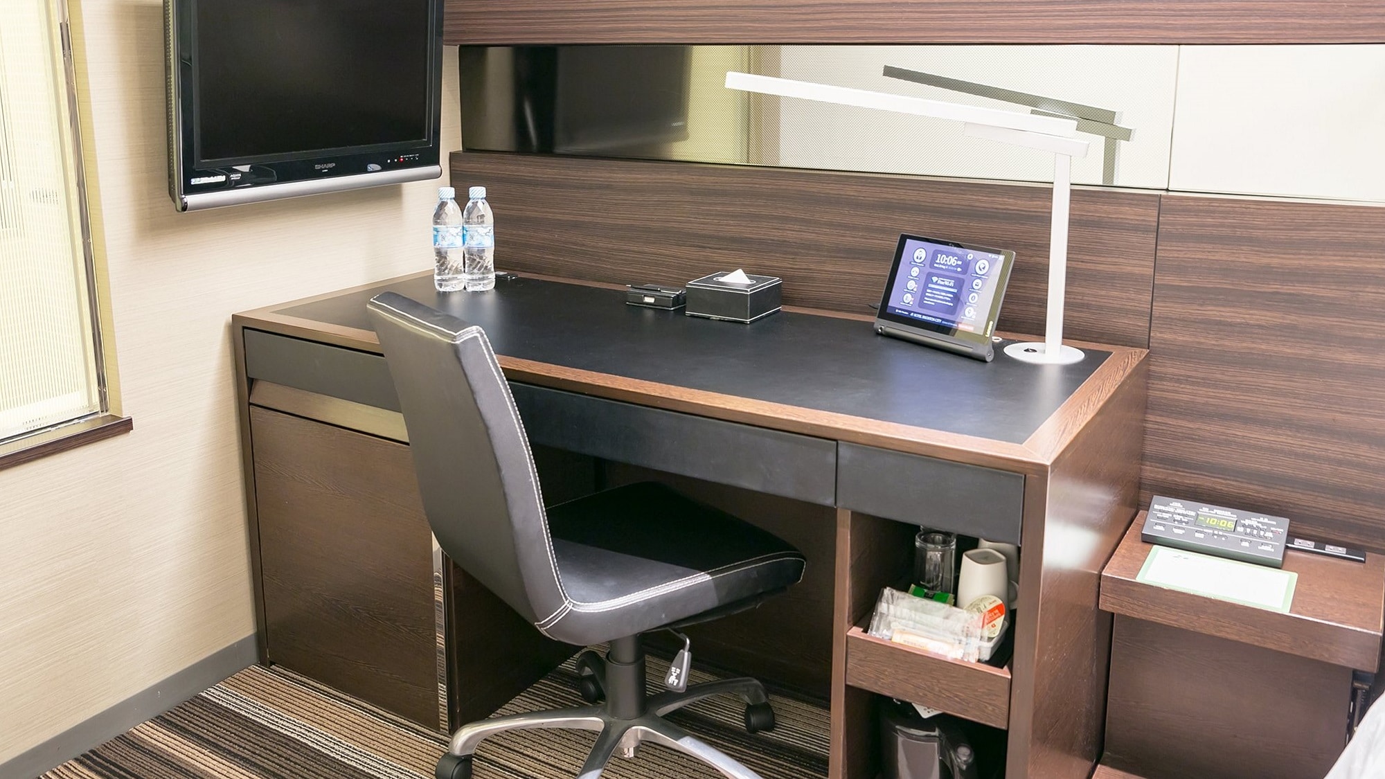 [Limited to superior type] A large working desk that functions as a study, a strong ally of business people