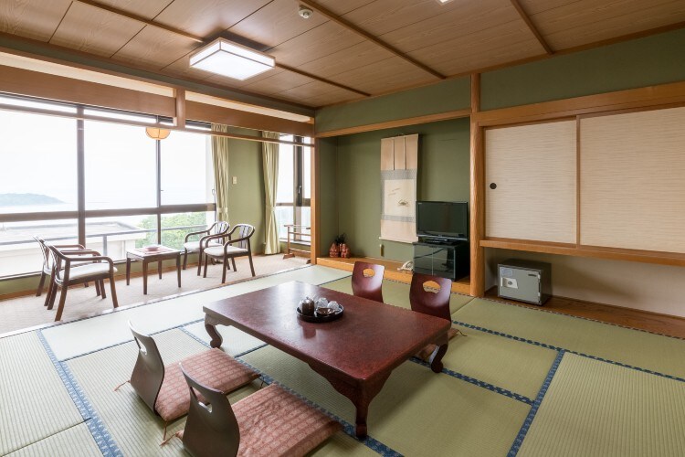 Japanese-style room for five