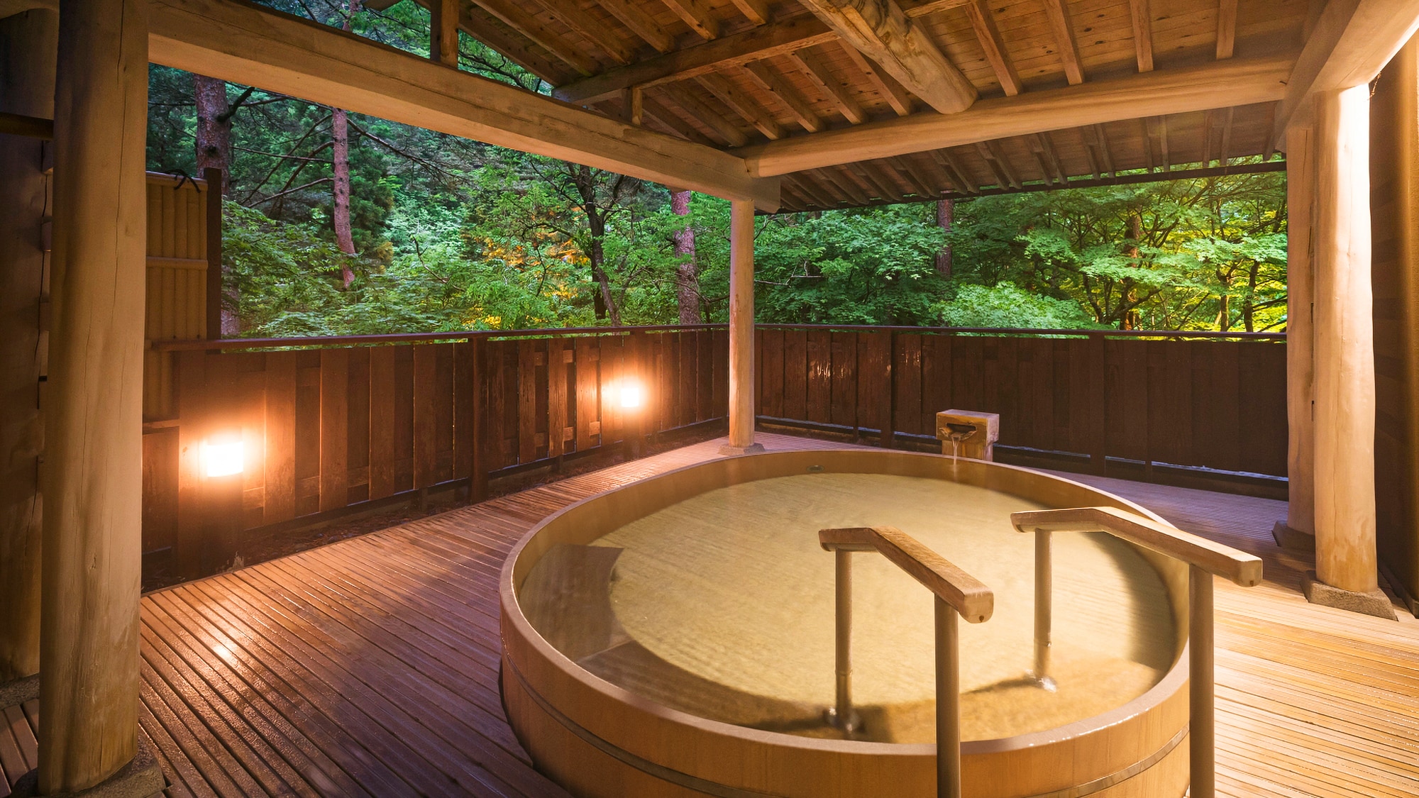 "Torotoro no Yu" Hinoki open-air bath