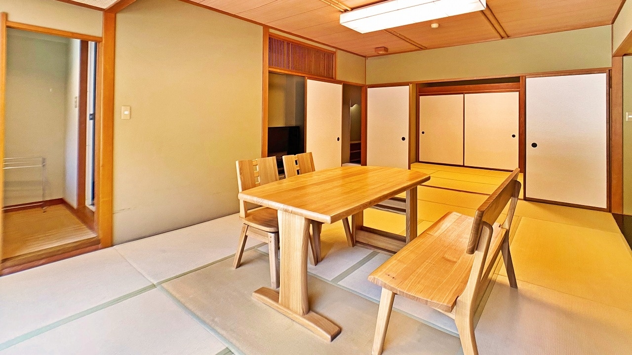 Spacious Japanese-style room with table 14 tatami mats + 6 tatami mats 2 rooms (with bath and toilet) Non-smoking