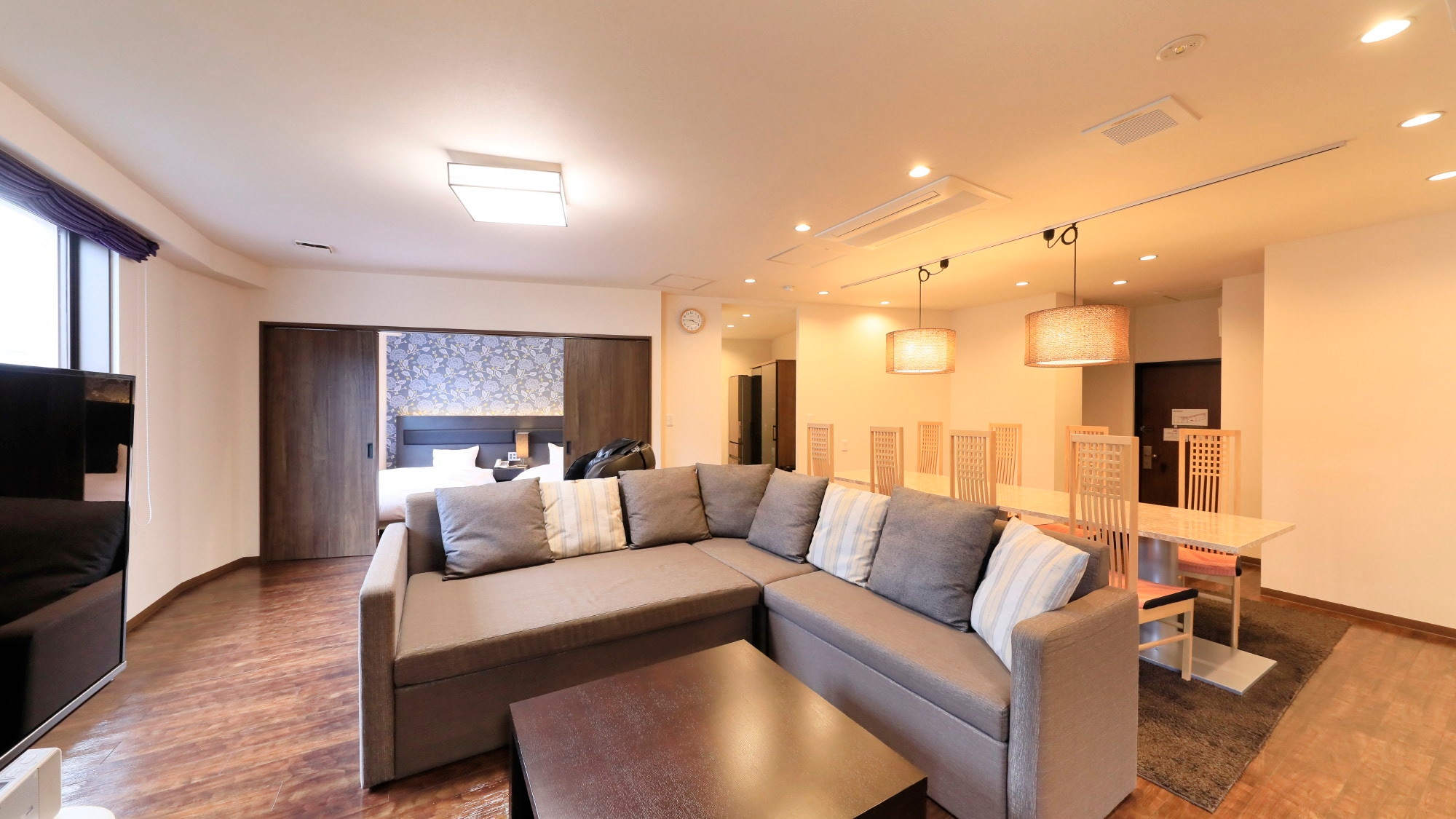[Grand Room Example] 90 square meters, 3 bedrooms, living room and kitchen. This room can accommodate up to 8 people.