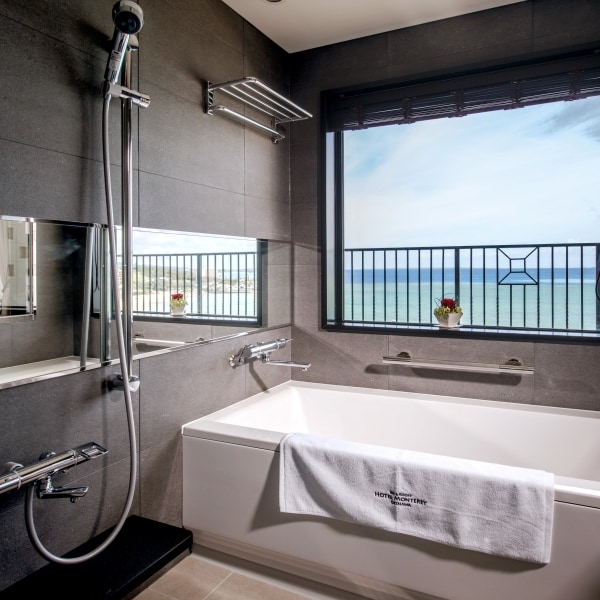 Room: Ocean bath