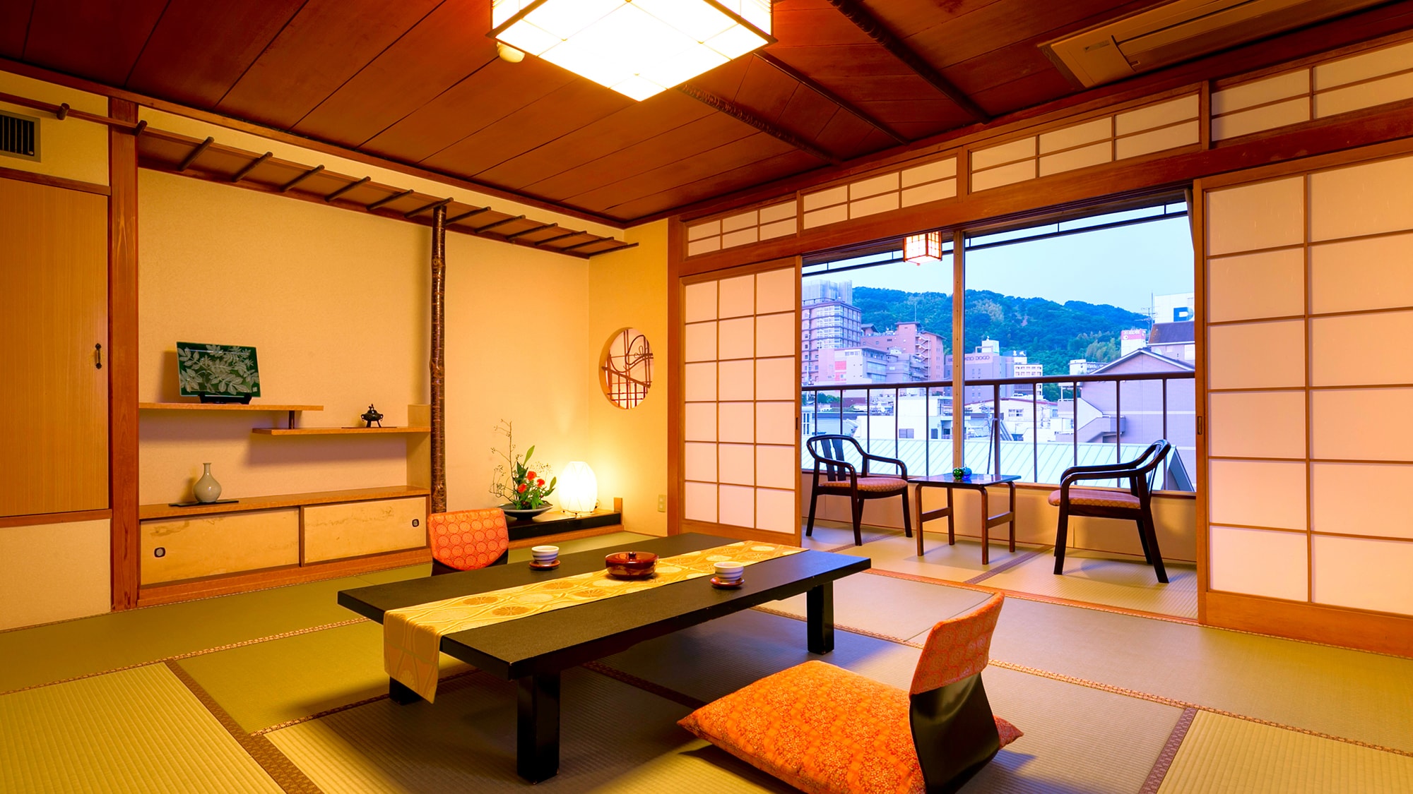 ■ Japanese-style room 10 tatami mats ■ A feeling of liberation from the hustle and bustle of everyday life while looking at the streets of Dogo