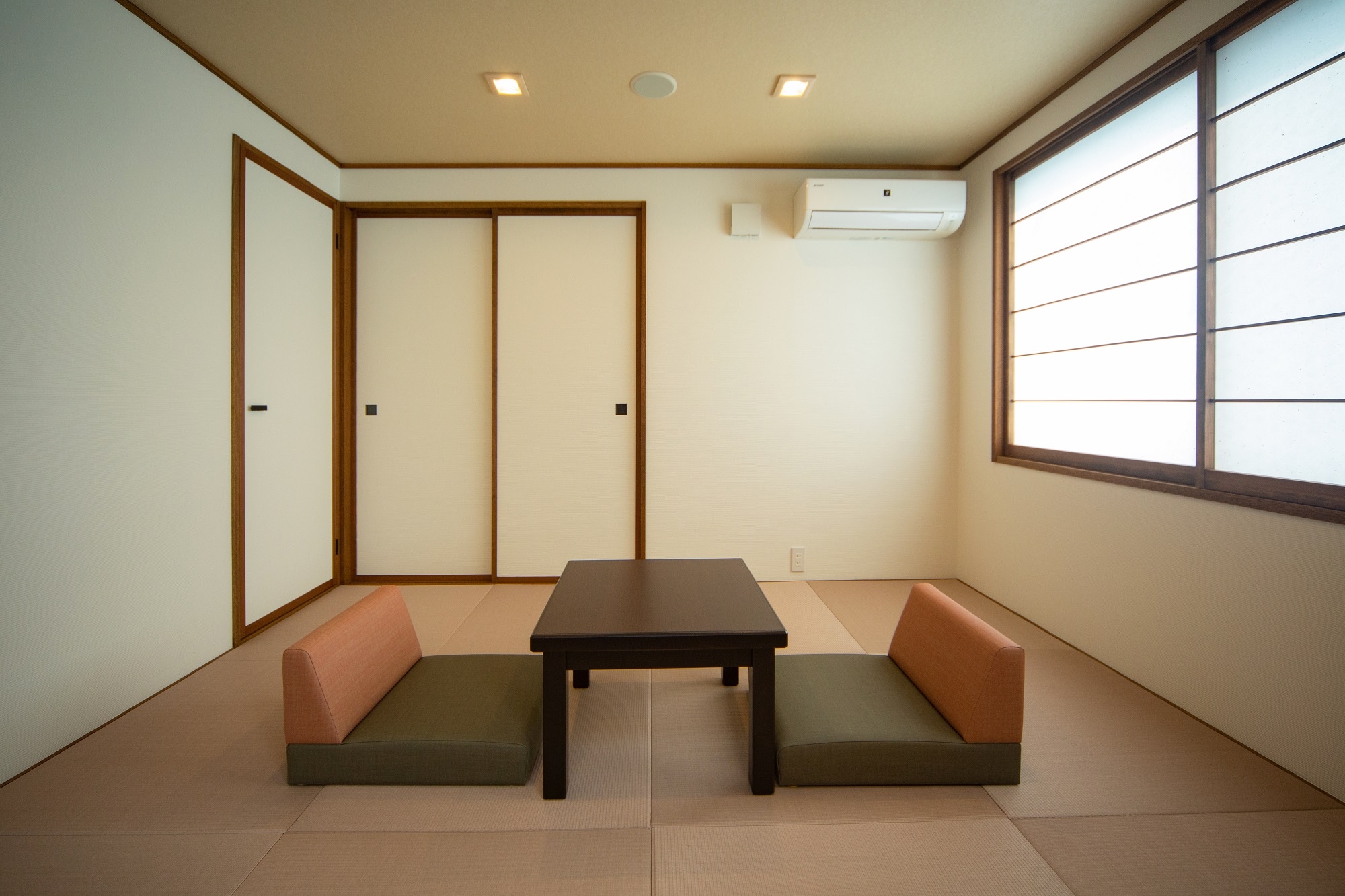 Japanese-Western style room with bath - White ~TSUKUMO~