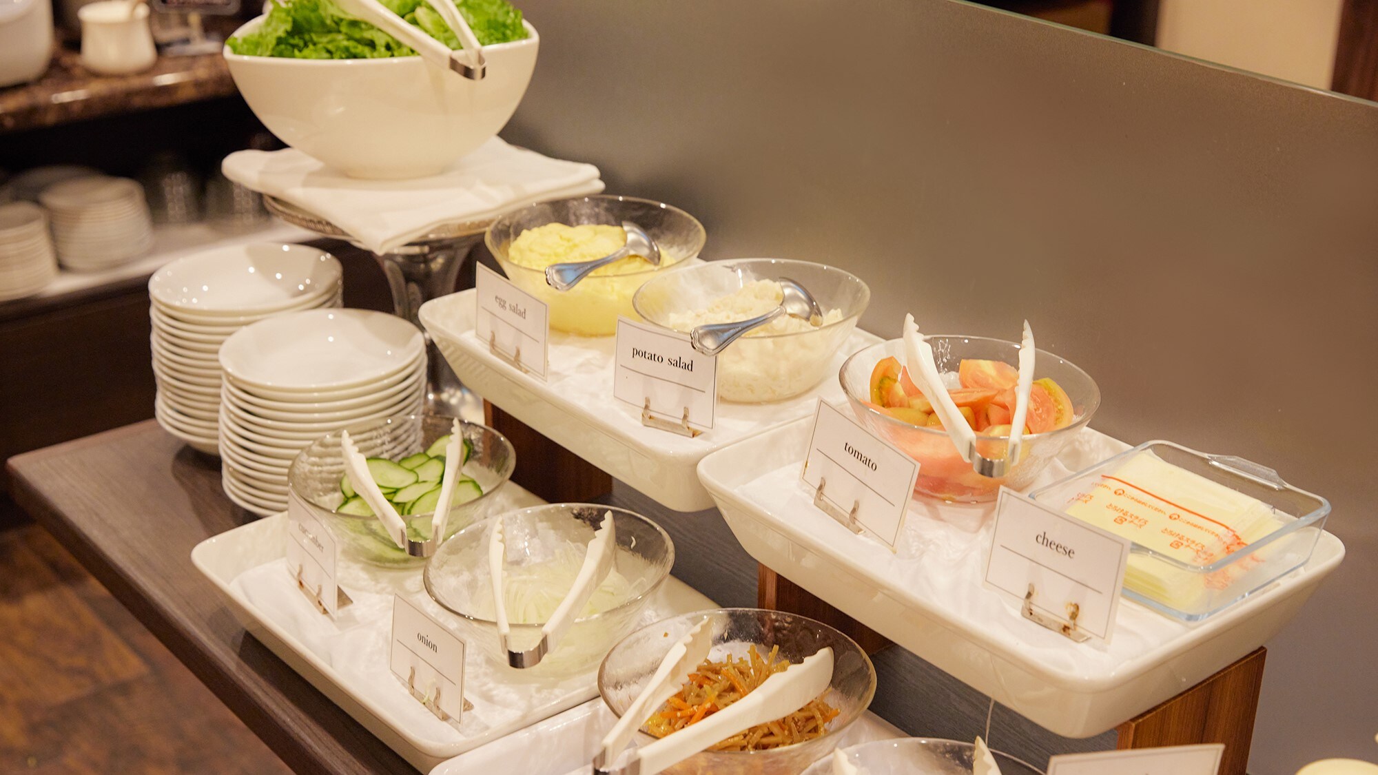 [Prasmanan sarapan] Prasmanan sehat hidangan Jepang dan Barat dengan gizi seimbang.