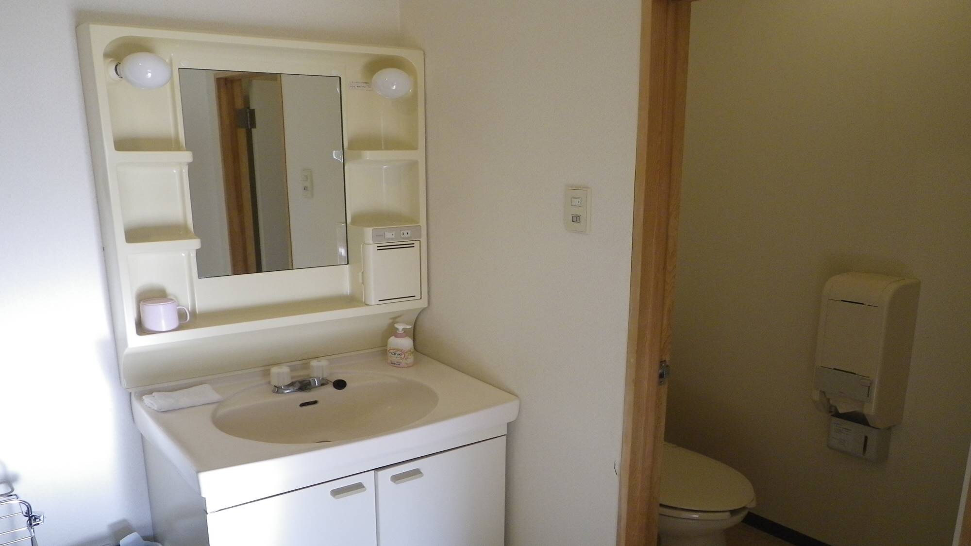 * Washroom: All rooms have a toilet and washroom. Please use the hot spring water in the large public bath.