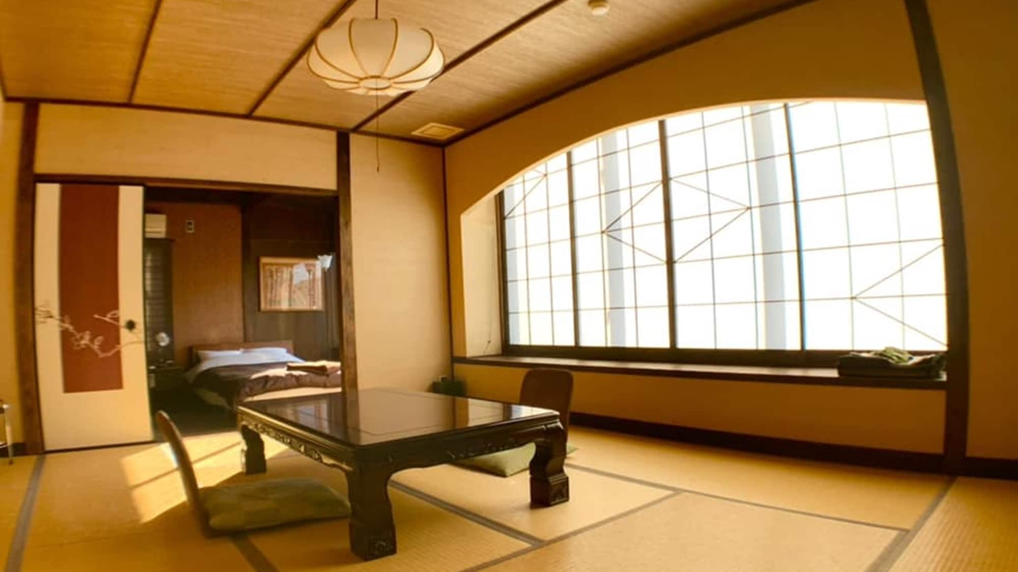 * Genroku (Japanese-style room + Western-style twin bed)