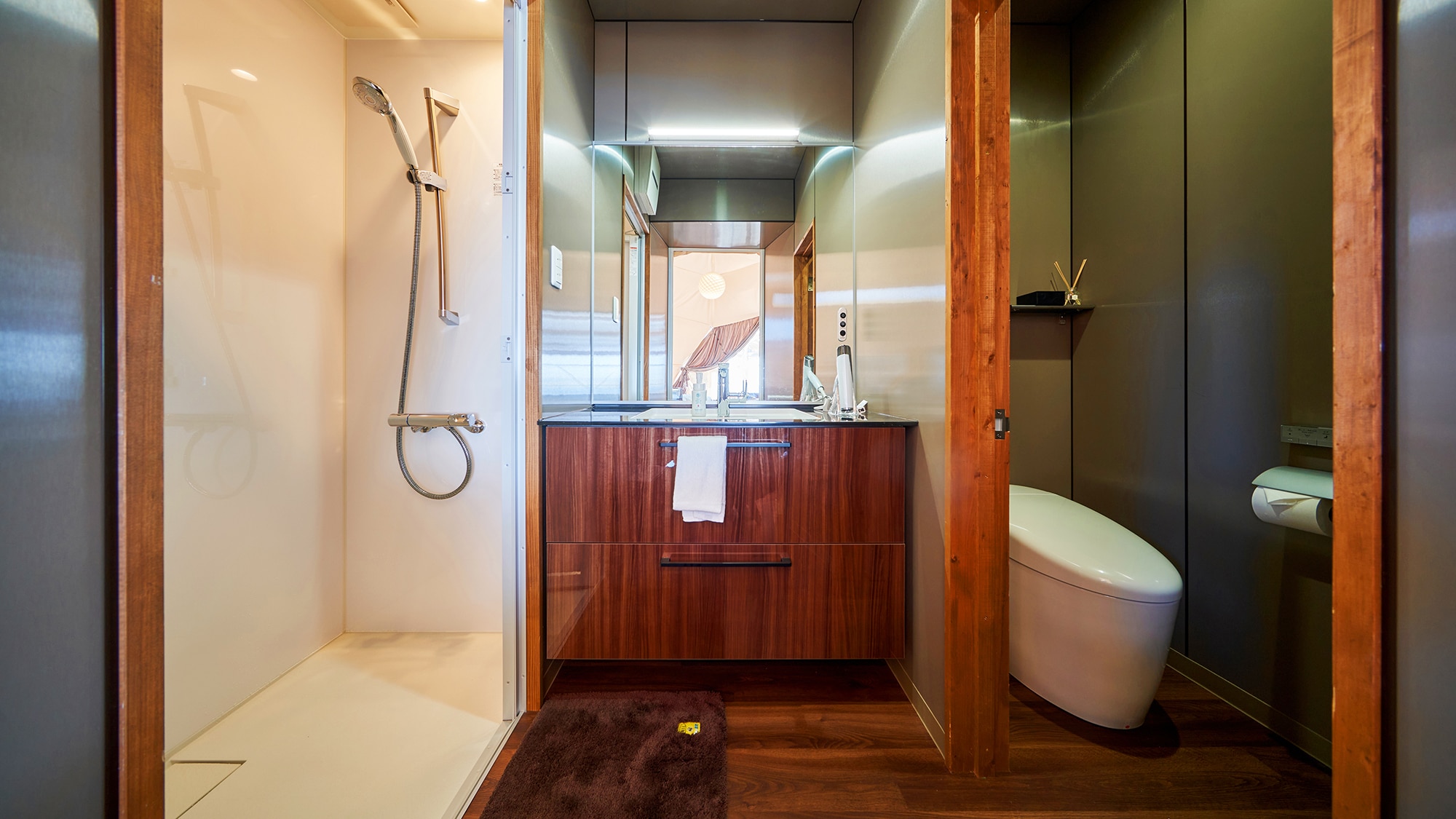 [OCEAN SUITE DOME] Separate shower and toilet