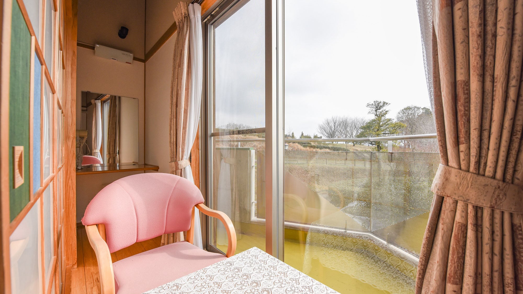 *[Example of a 10-tatami Japanese-style room] Please relax in a spacious Japanese-style room.