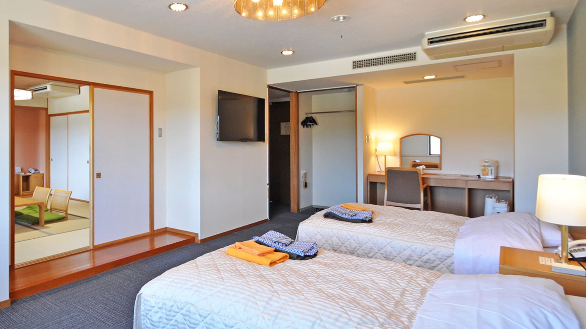 [Rooms / Special Japanese and Western rooms] Up to 6 people can be accommodated.