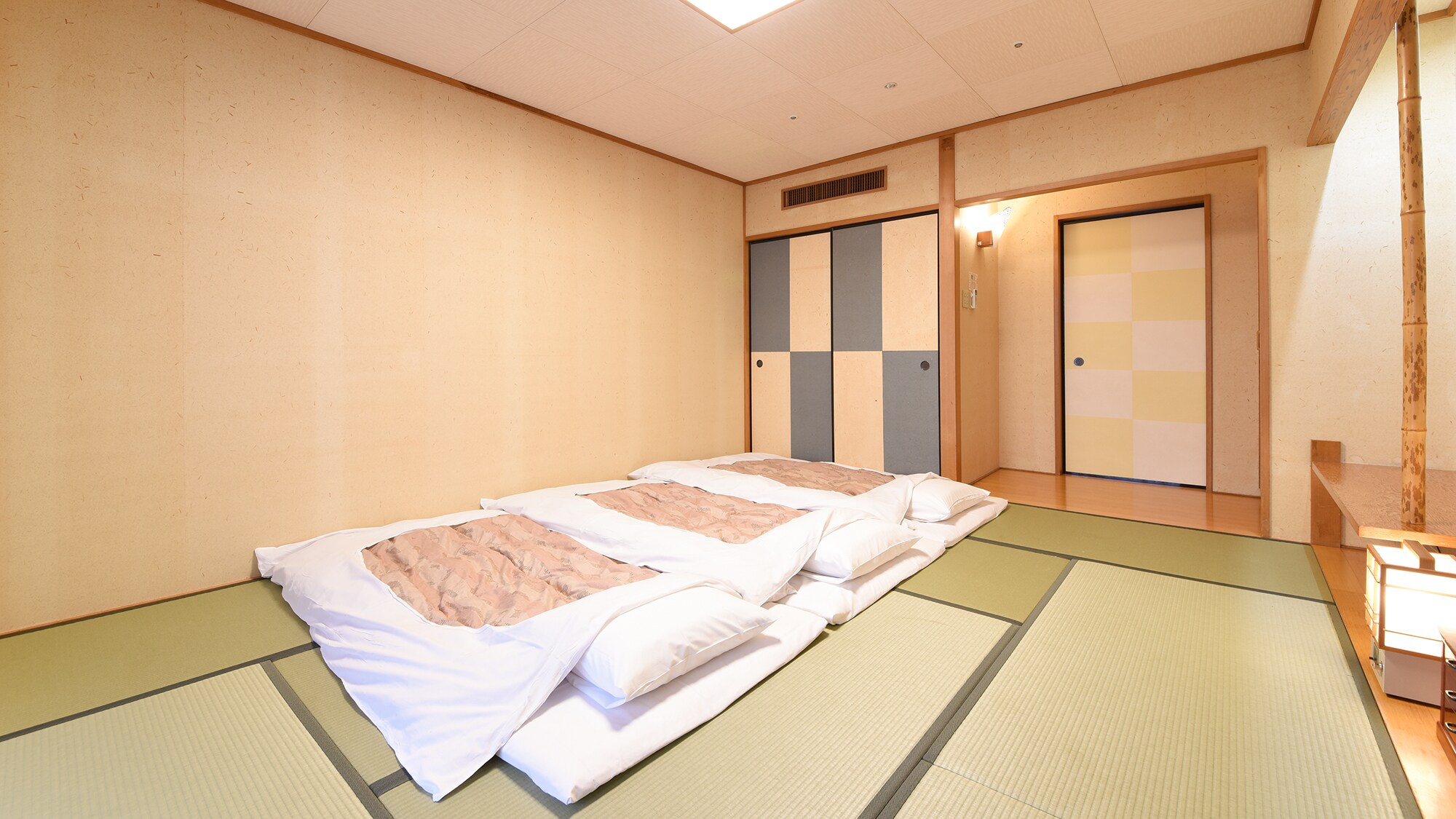 * Japanese-style room 10 tatami mats