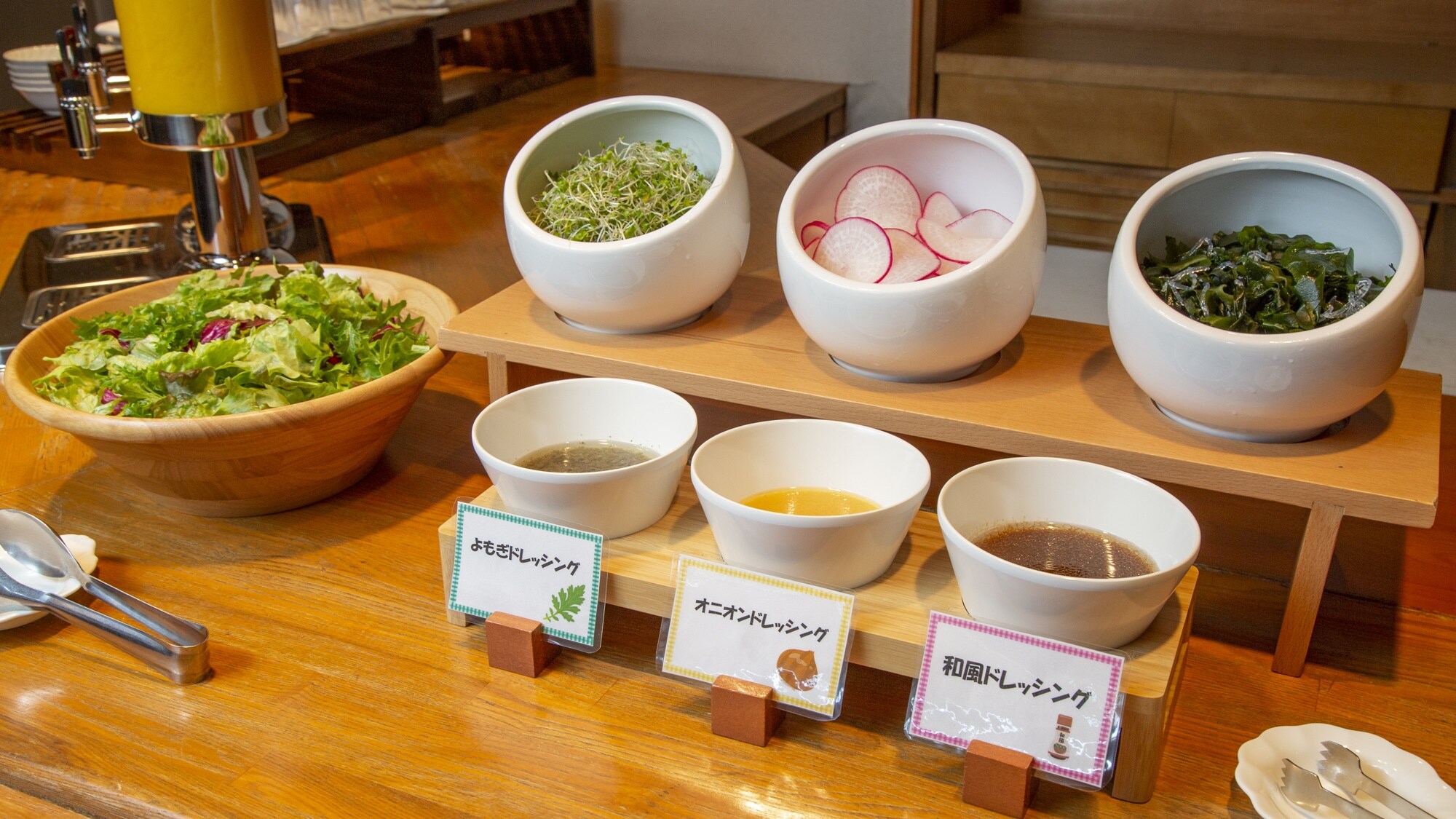 *[Breakfast] Please choose delicious Shonan vegetables from the salad bar.