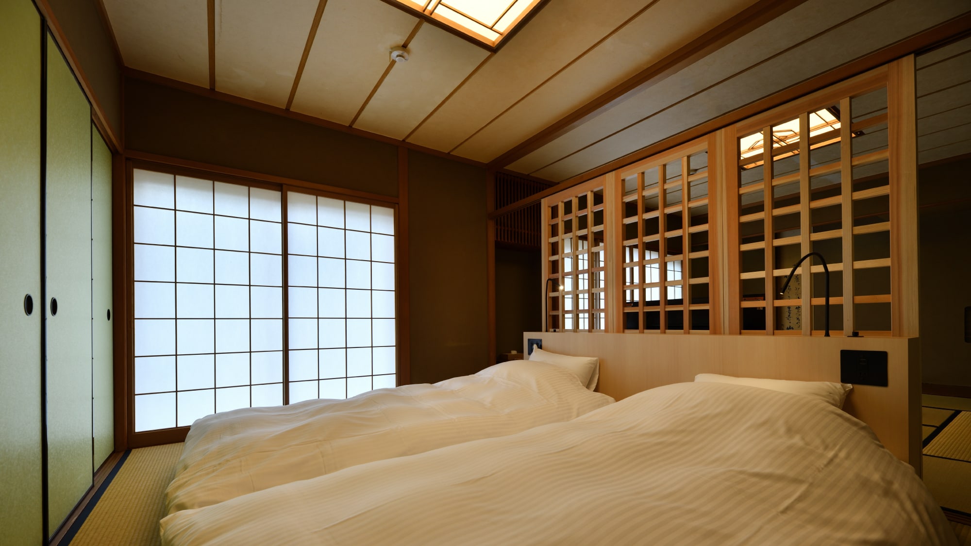 Japanese-style room with semi-open-air bath [Shimizu]