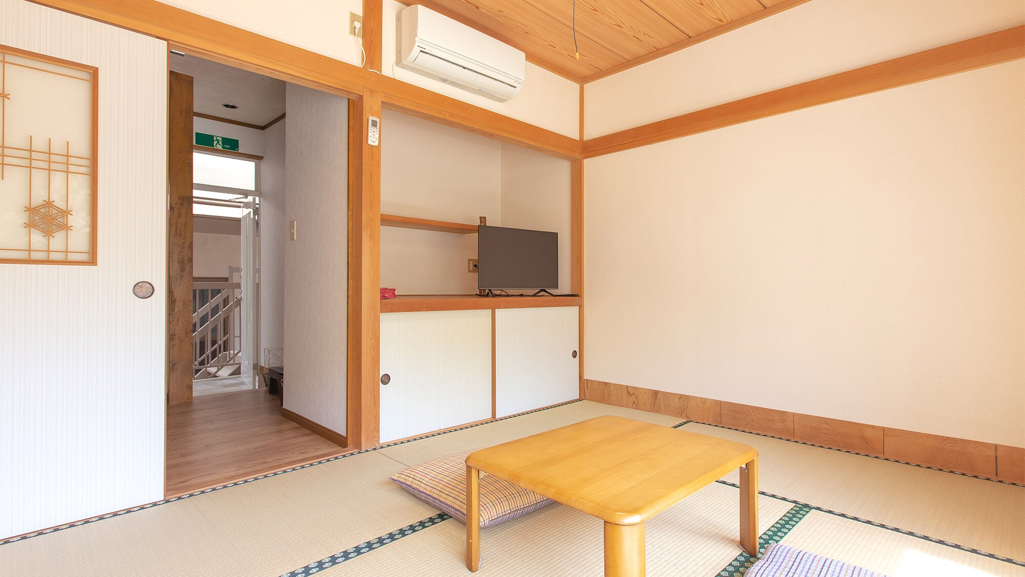 ・[Japanese-style room for 2 people] A simple Japanese-style room that is safe even for families with small children.