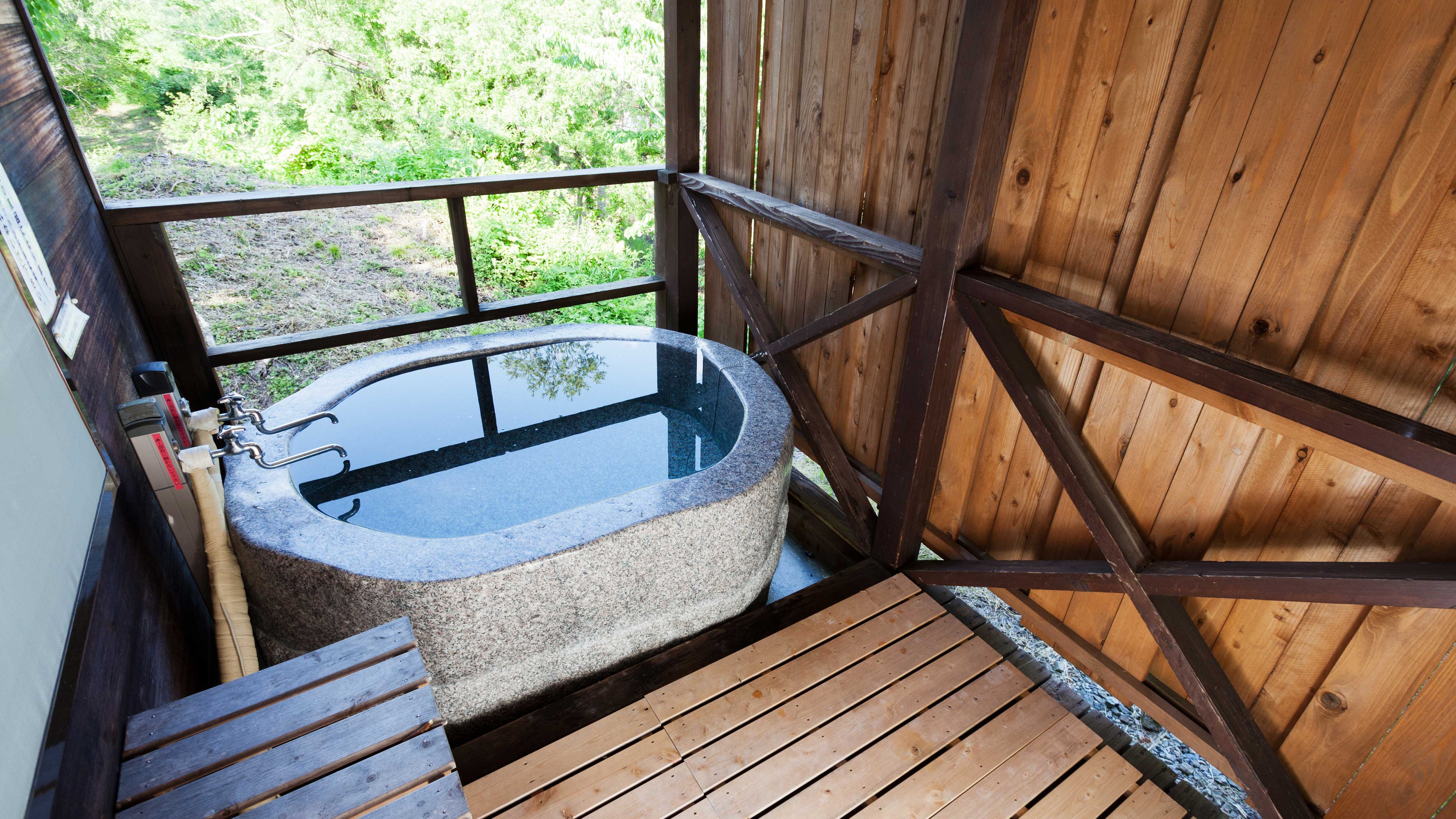 บ้านเดี่ยวพร้อมห้องอาบน้ำกลางแจ้ง (ไม่เปิดให้บริการในช่วงฤดูหนาว)