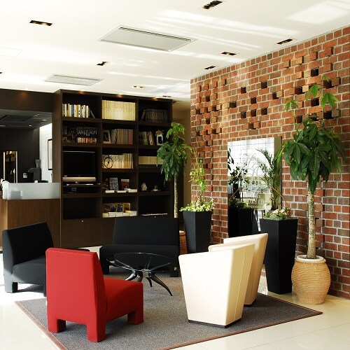 Lobby (morning)
