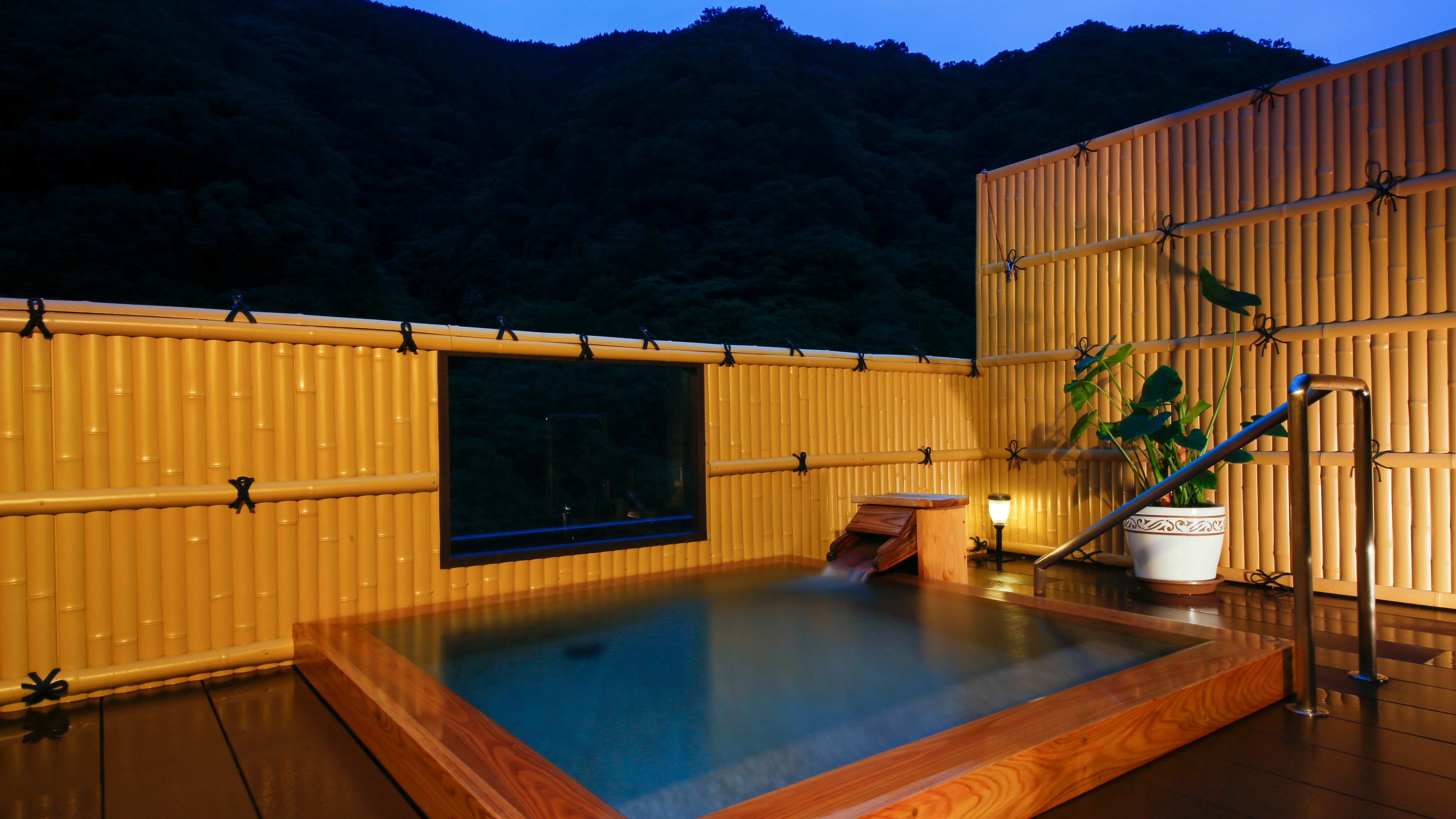 Rooftop private open-air bath