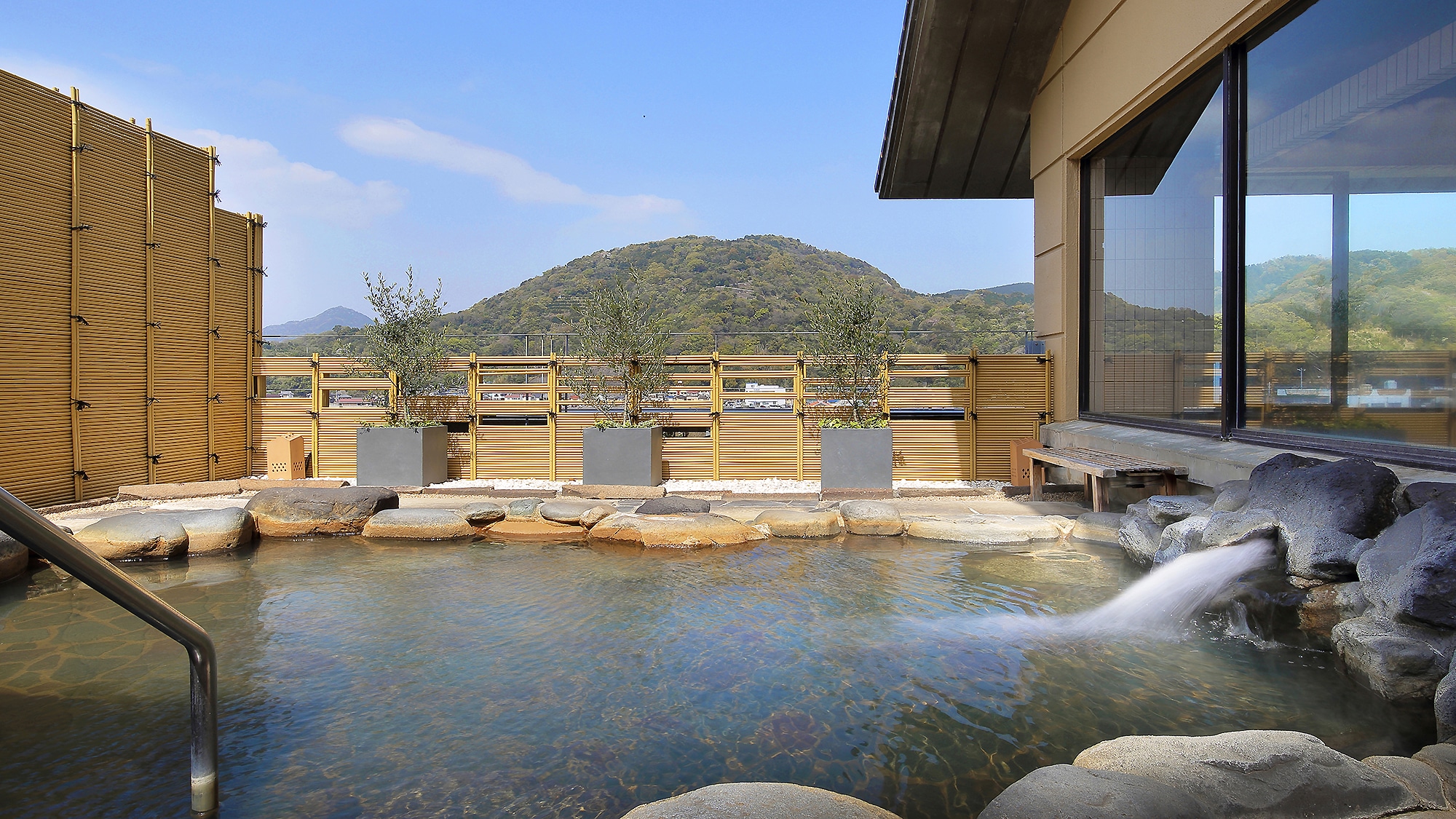Panoramic large bath and open-air rock bath "Aitaka-no-Yu" open-air bath