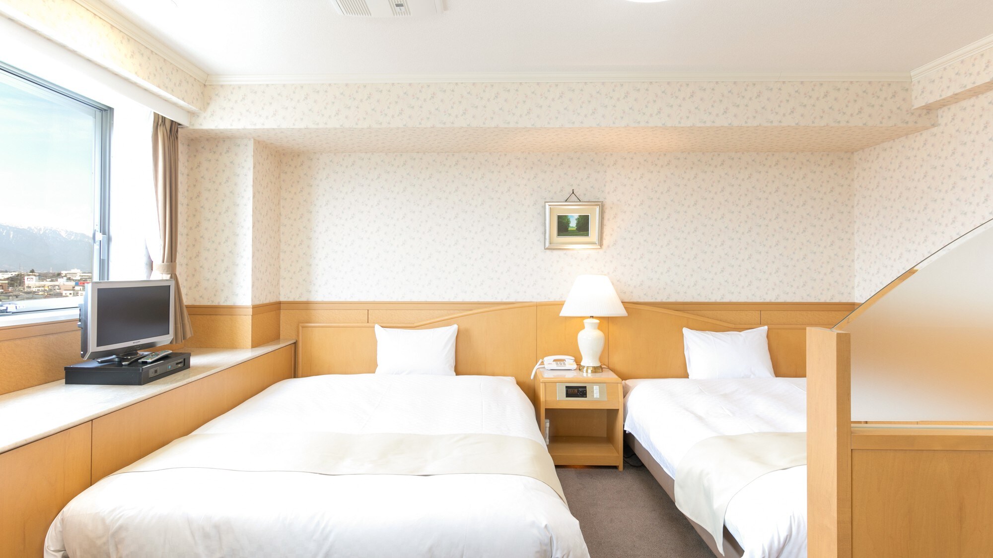 [Superior Twin] 2 spacious 150cm wide beds. There is a reception space so you can use it spaciously.