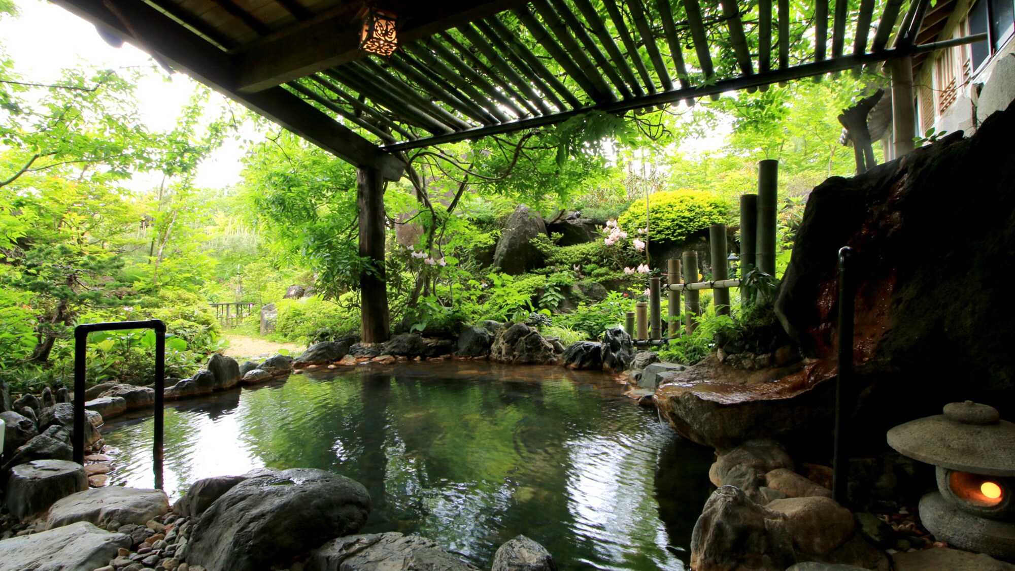 # [Fukuju no Yu] An open-air bath where you can feel the breath of nature, 100% of which flows from our own hot spring