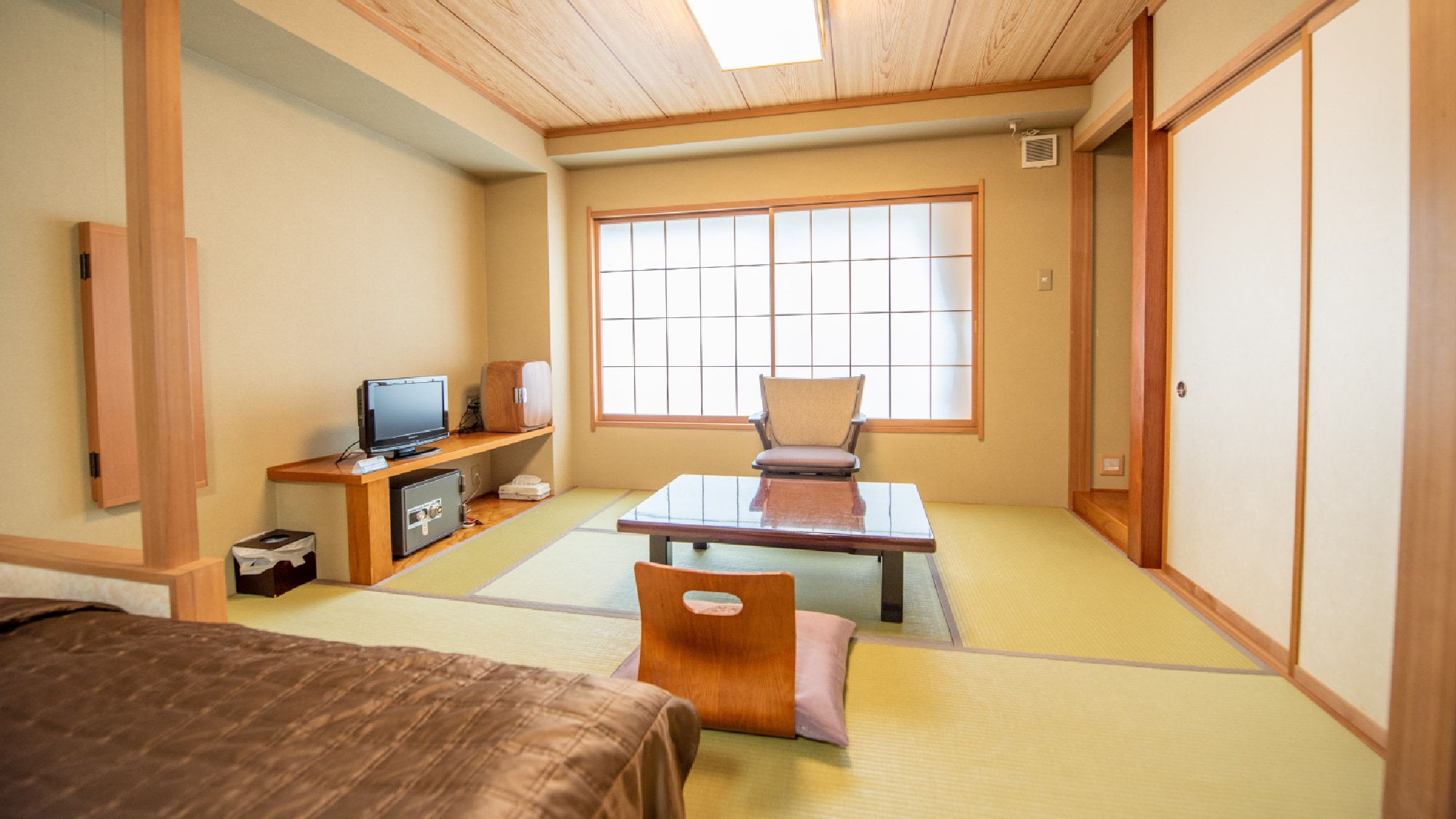 ・Barrier-free room “Toki no Ma” Japanese-style room 4.5 tatami mats + bedroom 4 tatami mats