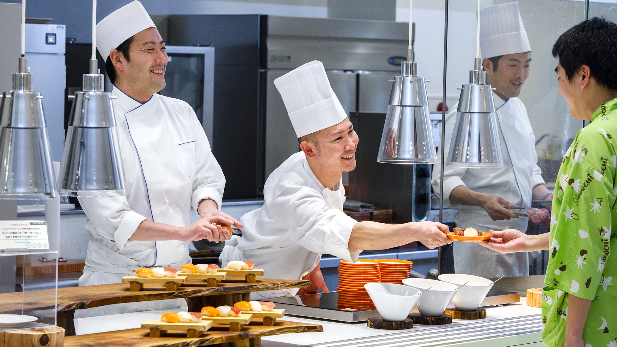 Enjoy the hot and fresh food in the demonstration menu!