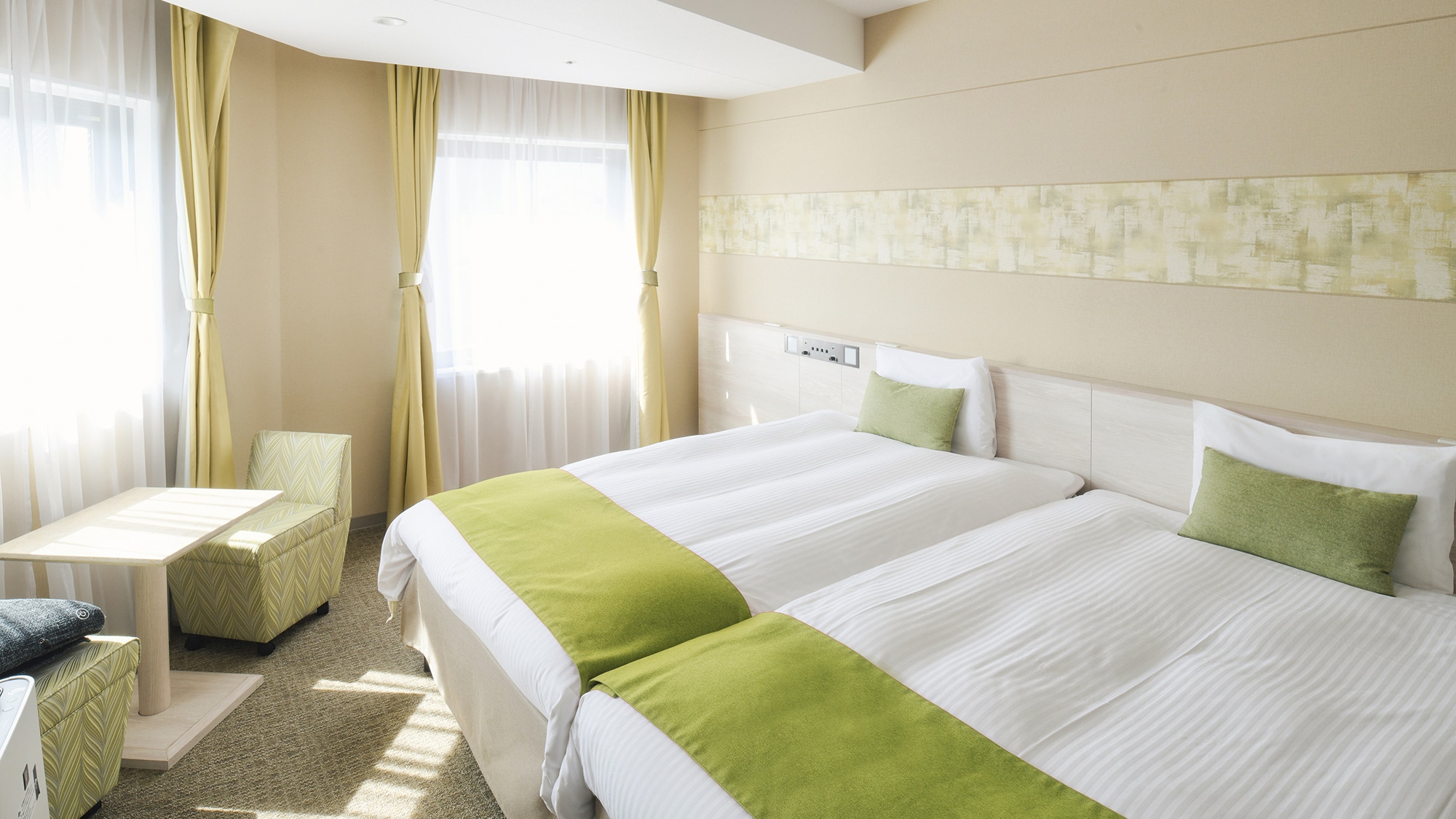 【スーペリアツイン（9号室）】26平米　ベッド幅120cm2台　最大4名様ご利用可能