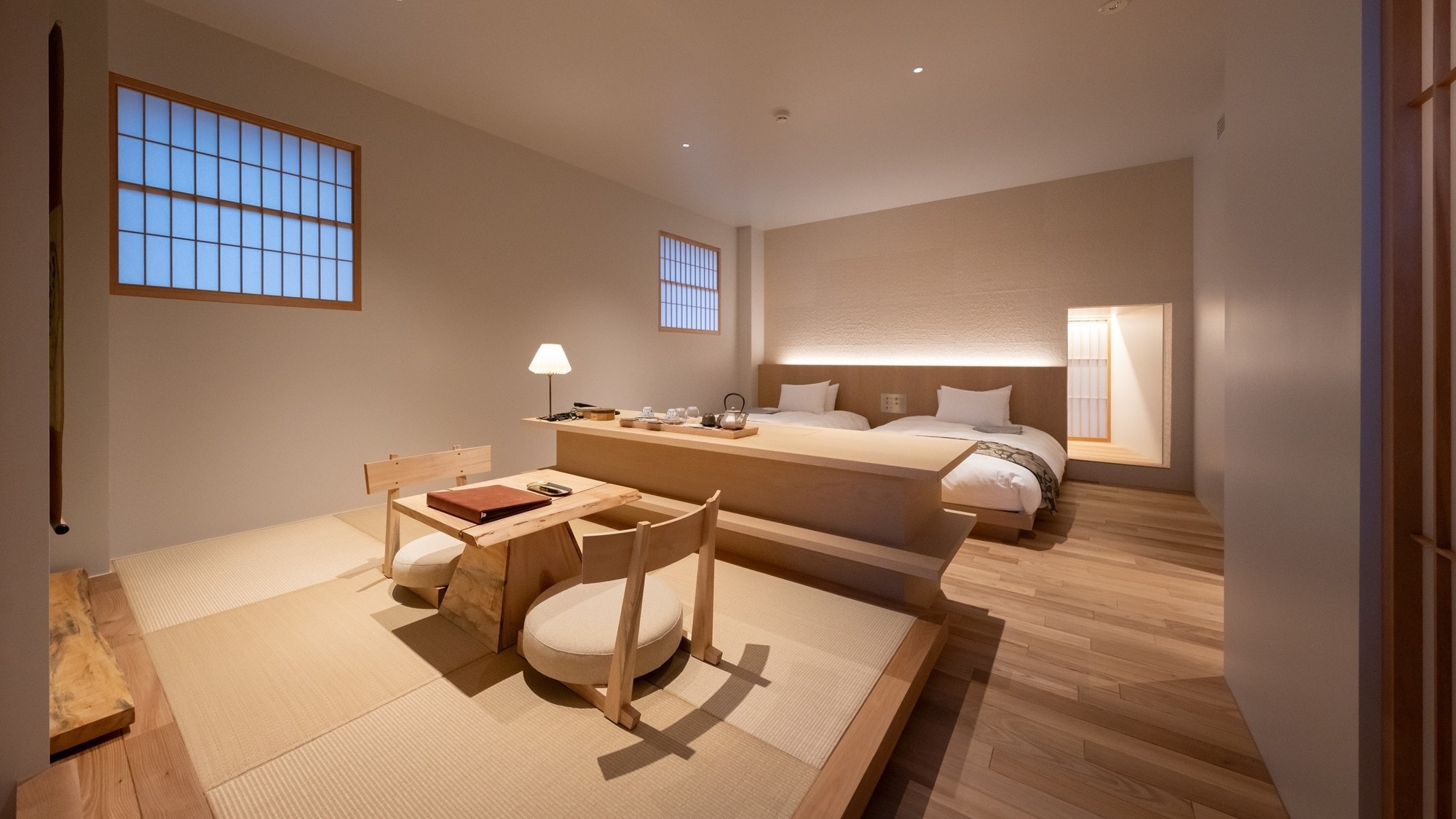[Standard Room] 42.89 to 46.47 square meters. Enjoy a moment of the extraordinary in a room with a raised floor.