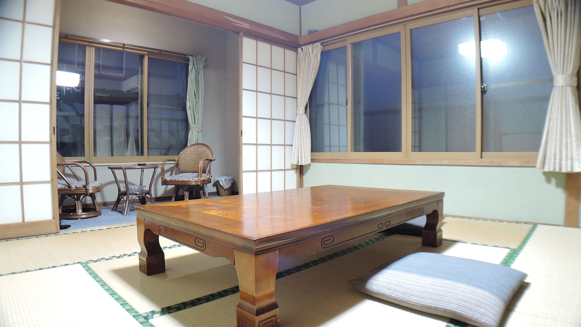 * [Room / Japanese-style room 8 tatami mats] Please spend your time away from the hustle and bustle while feeling the atmosphere of a town that prospered as a castle town.
