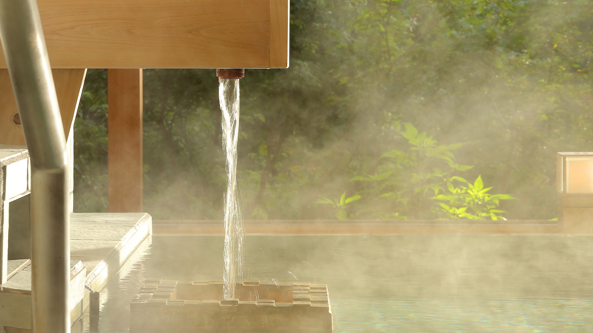 [100% natural hot spring water straight from the source]