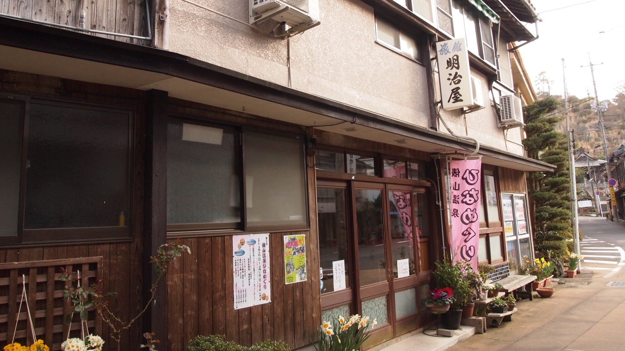 ※[入口] 附近有露天浴池和商店，即使是初次來的遊客也可以放心。