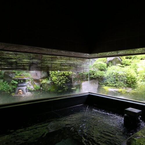 ■ [Special Room] The special room has a bath.