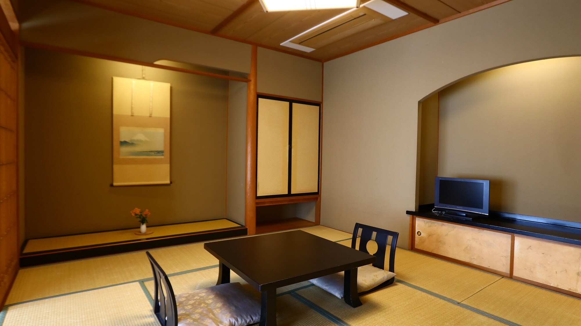 ◇ [Standard] Relaxing and spacious Japanese-style room (non-smoking, 10 tatami mats). (Example of floor plan)