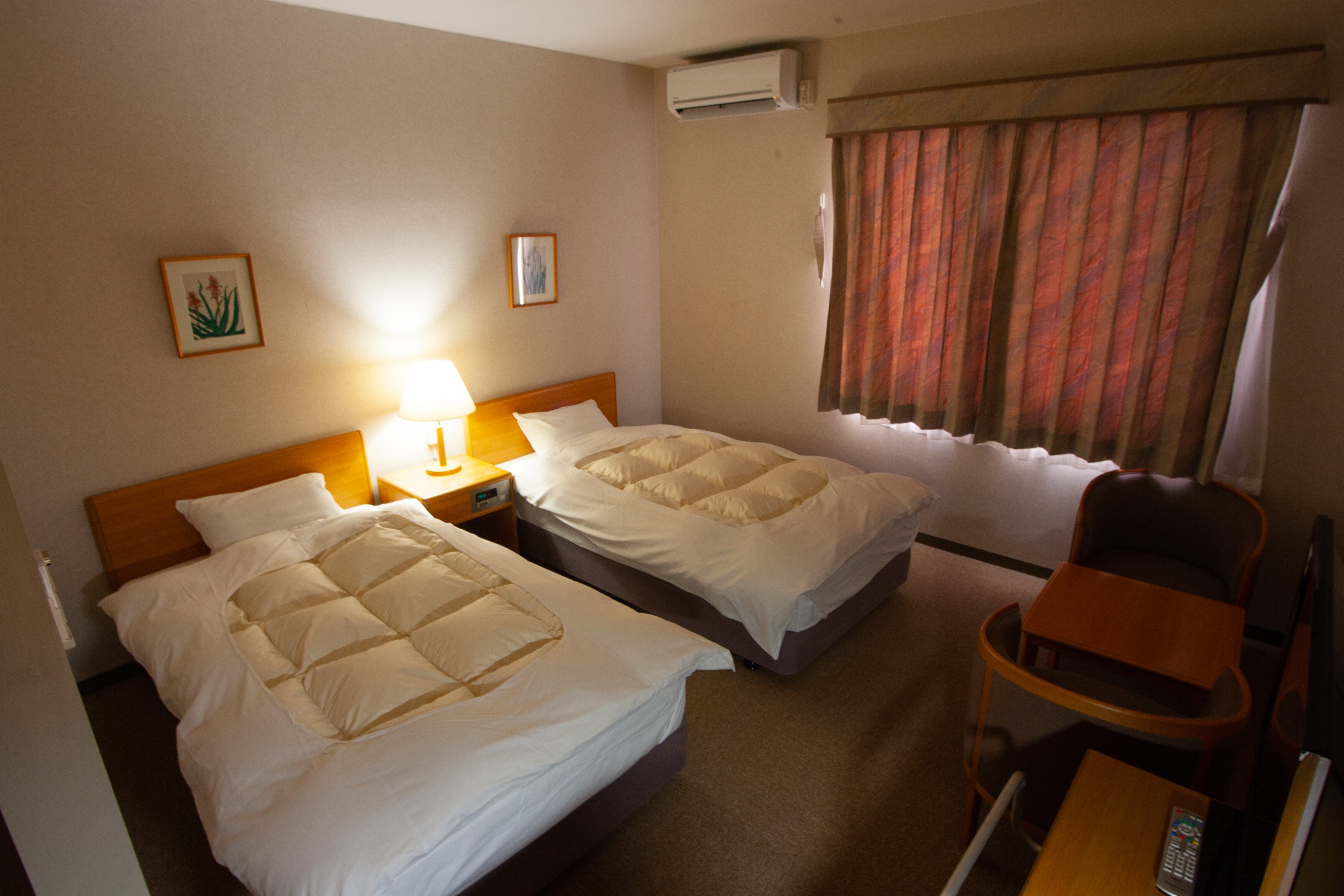 Hotel building twin rooms (total 7 rooms)