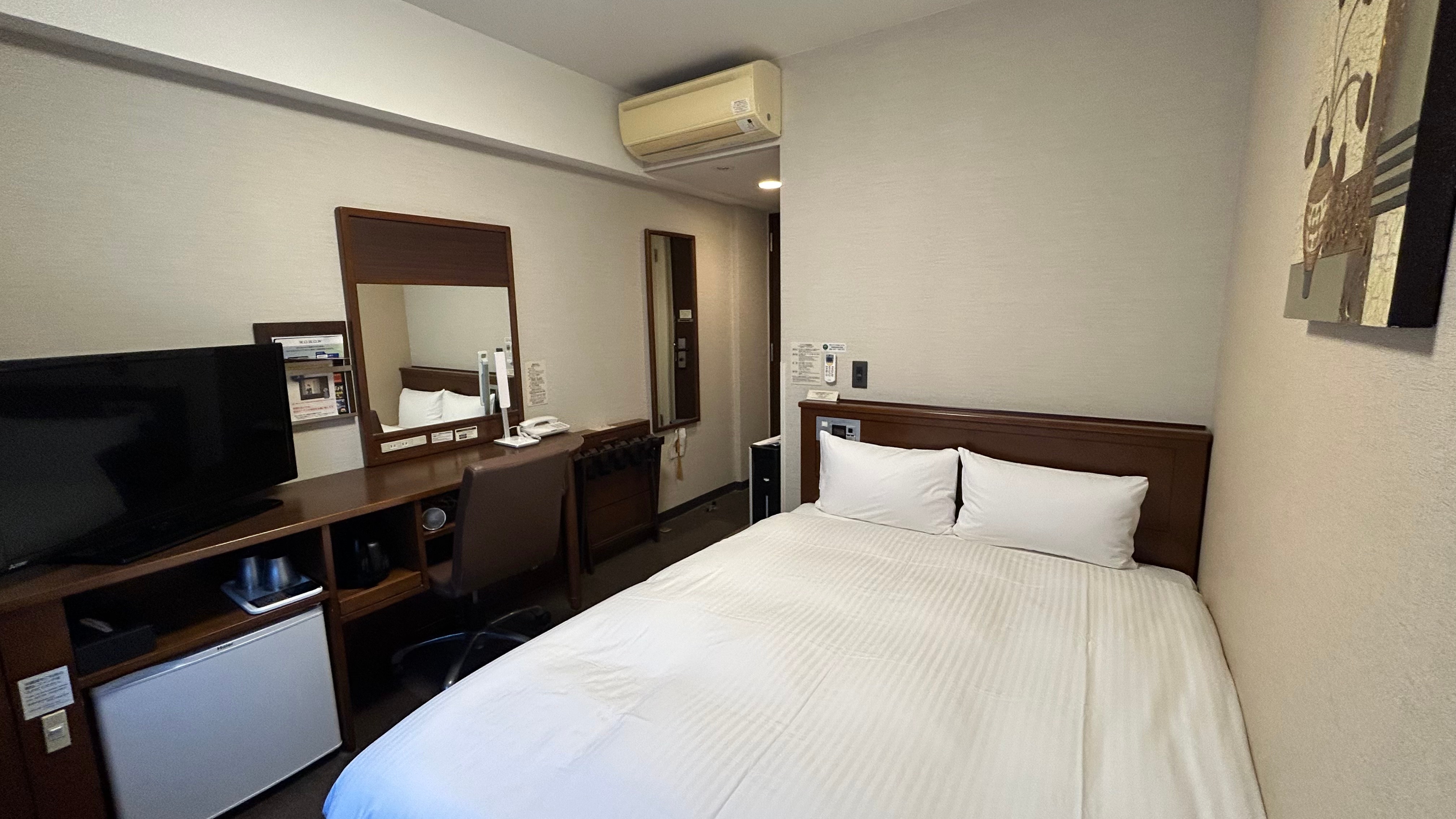 Standard semi-double room