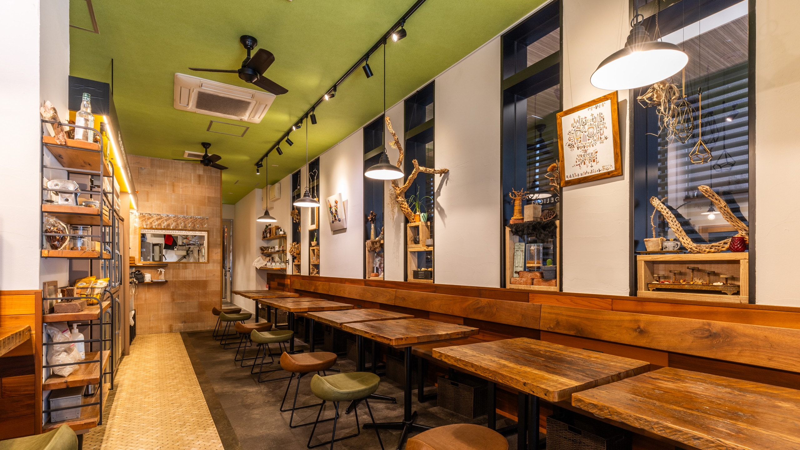 新富町站前早餐店内部