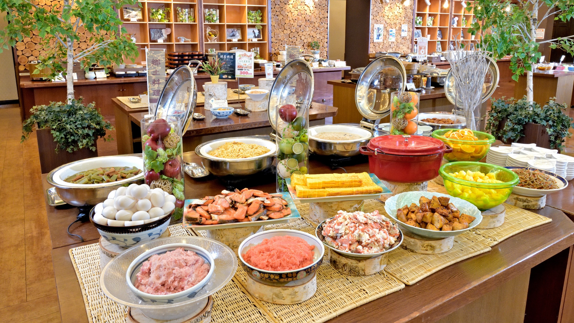 以大量當地食材烹調的自助早餐