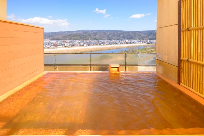 Open-air observation bath