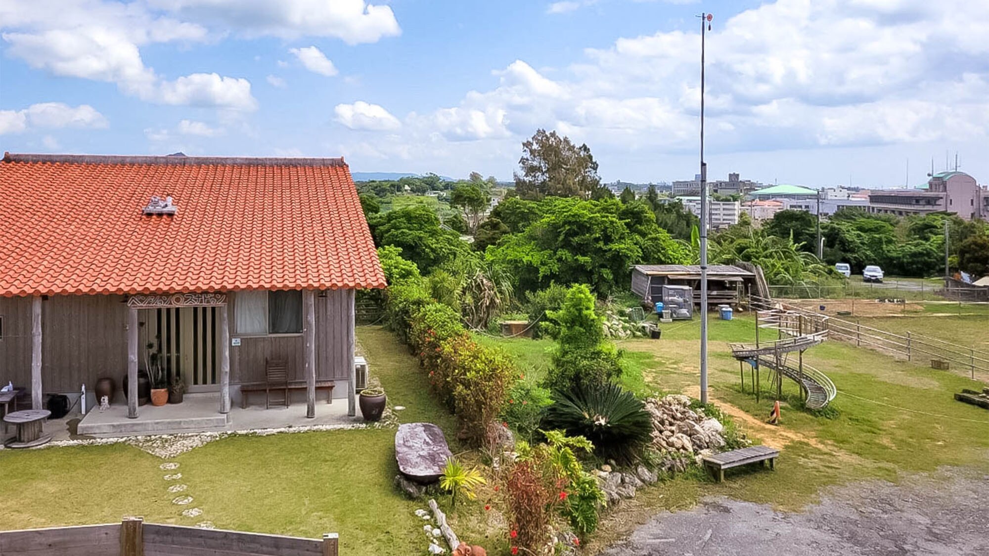・From the second floor of the Agarn Building you can see the Sunadun Garden!