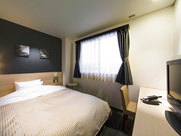 Kamar single (tempat tidur queen) - Semua kamar dilengkapi tempat tidur Simmons yang menawarkan kualitas tidur terbaik.