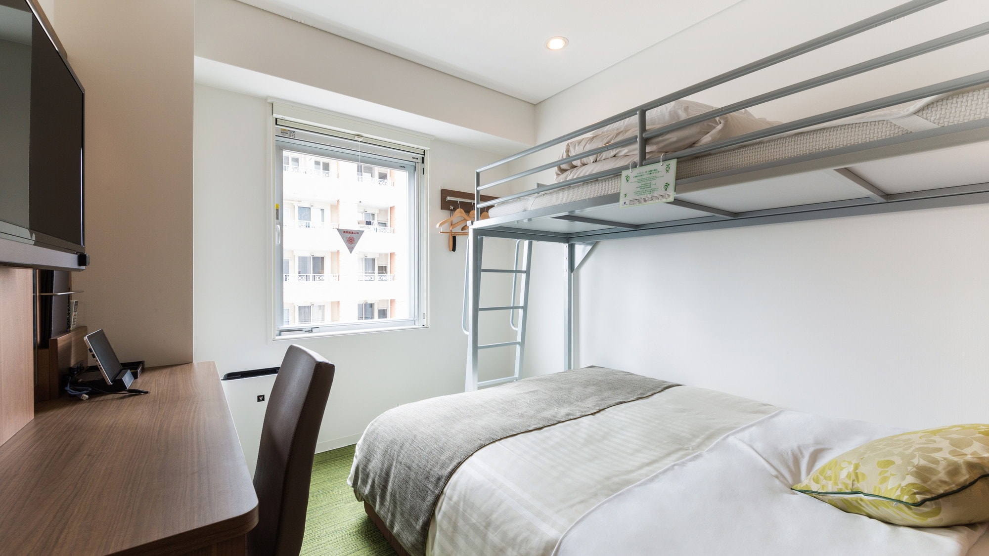 Tempat tidur ganda dan tempat tidur loteng