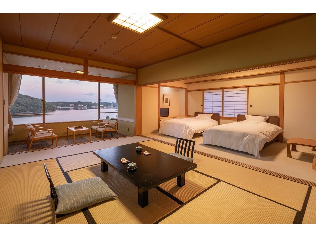 710 rooms