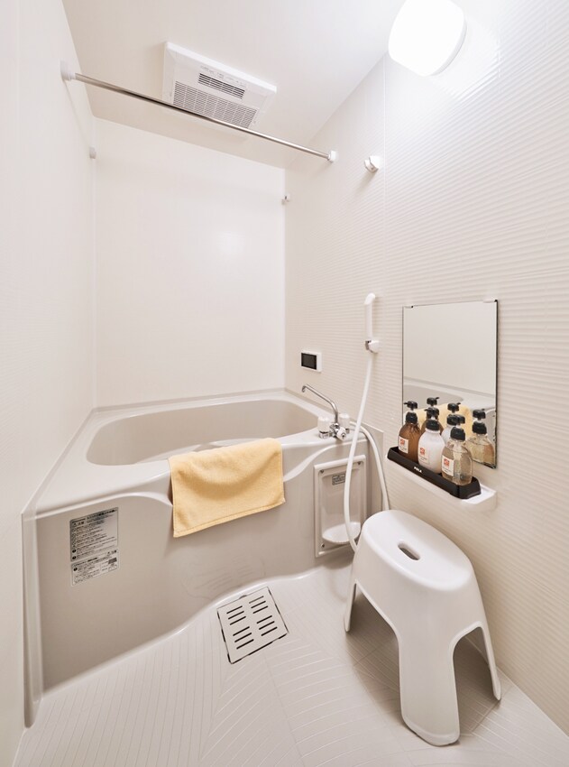 Relax and unwind after your trip in the spacious bathtub where you can stretch your legs.