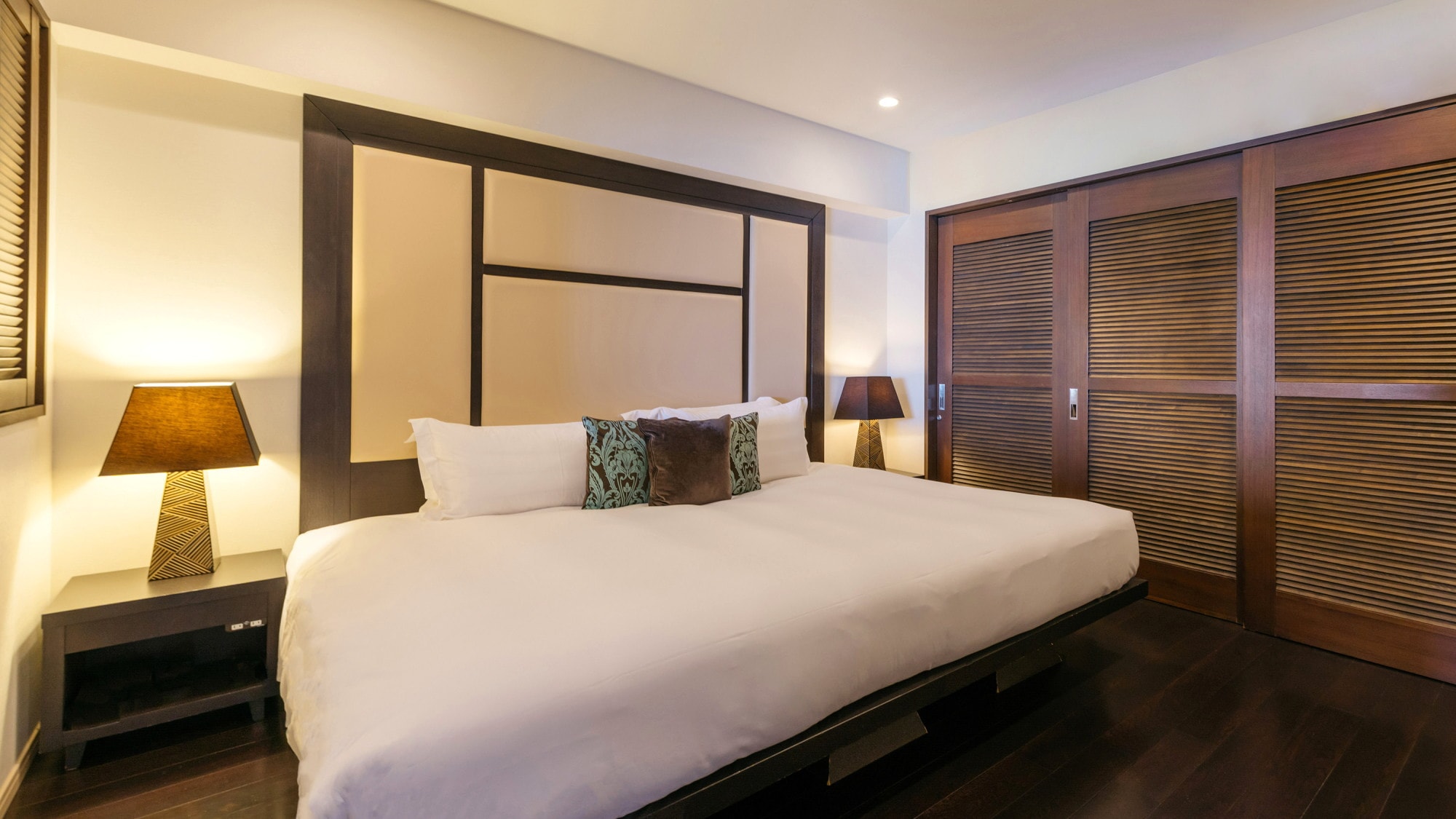 ■ Bangunan hotel: Suite premium (kembar) (54-72 meter persegi) contoh / kamar tidur