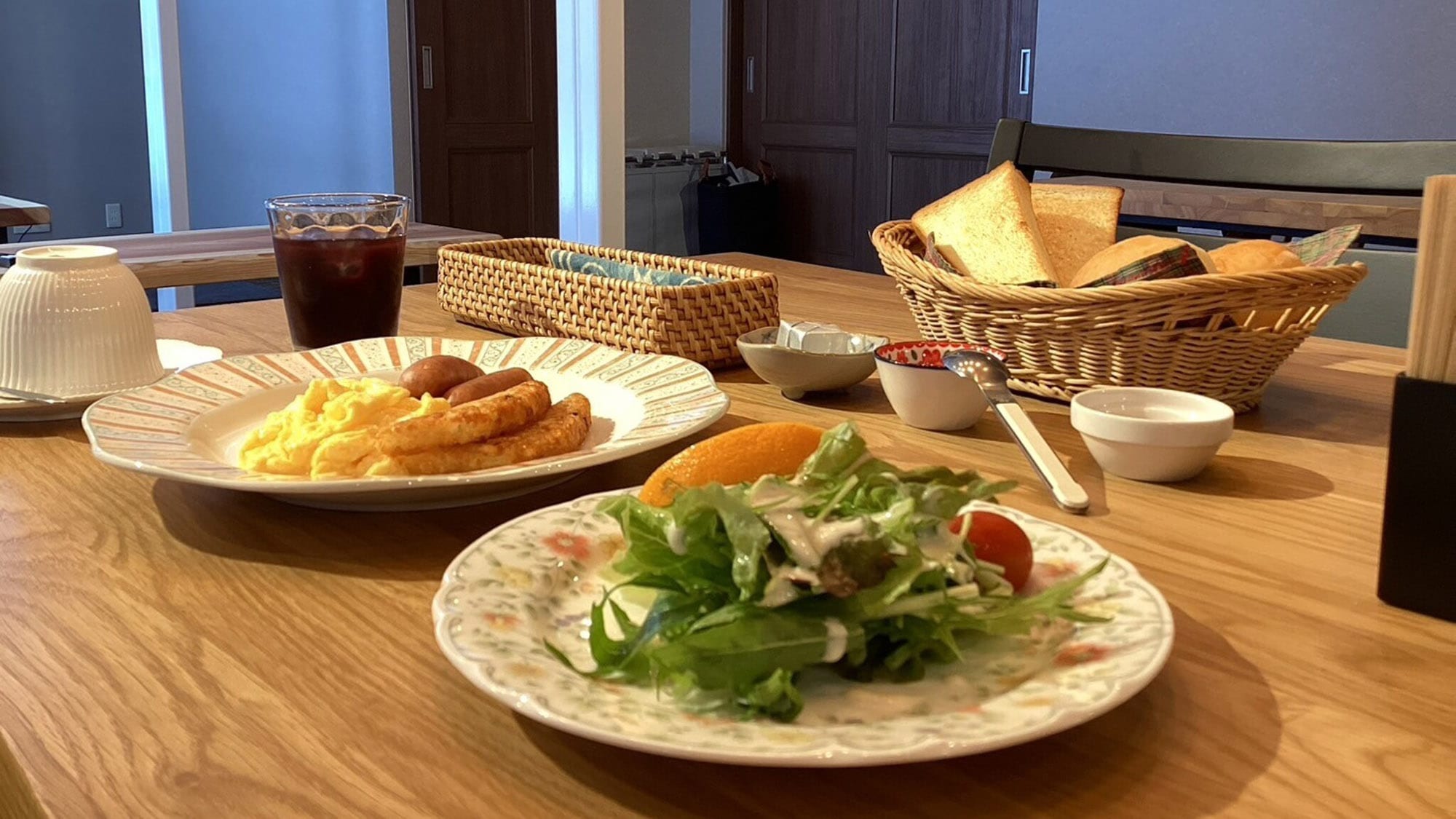 ・【조식 일례】 달걀 요리나 해시드 감자, 윈너 등 볼륨 가득한 양조식