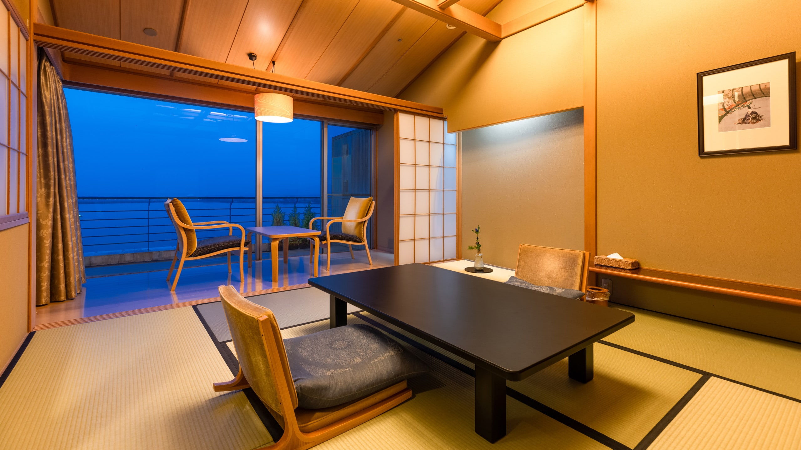 [Top floor Japanese-Western style room] Guest room with open-air bath