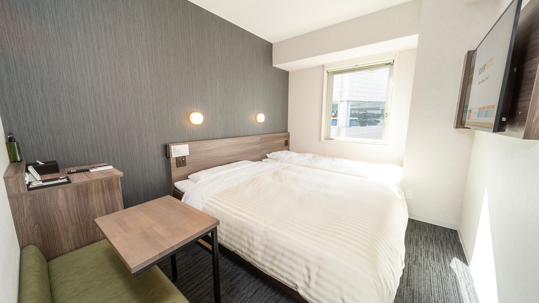 This room has one 150cm wide bed and one +90cm wide bed.