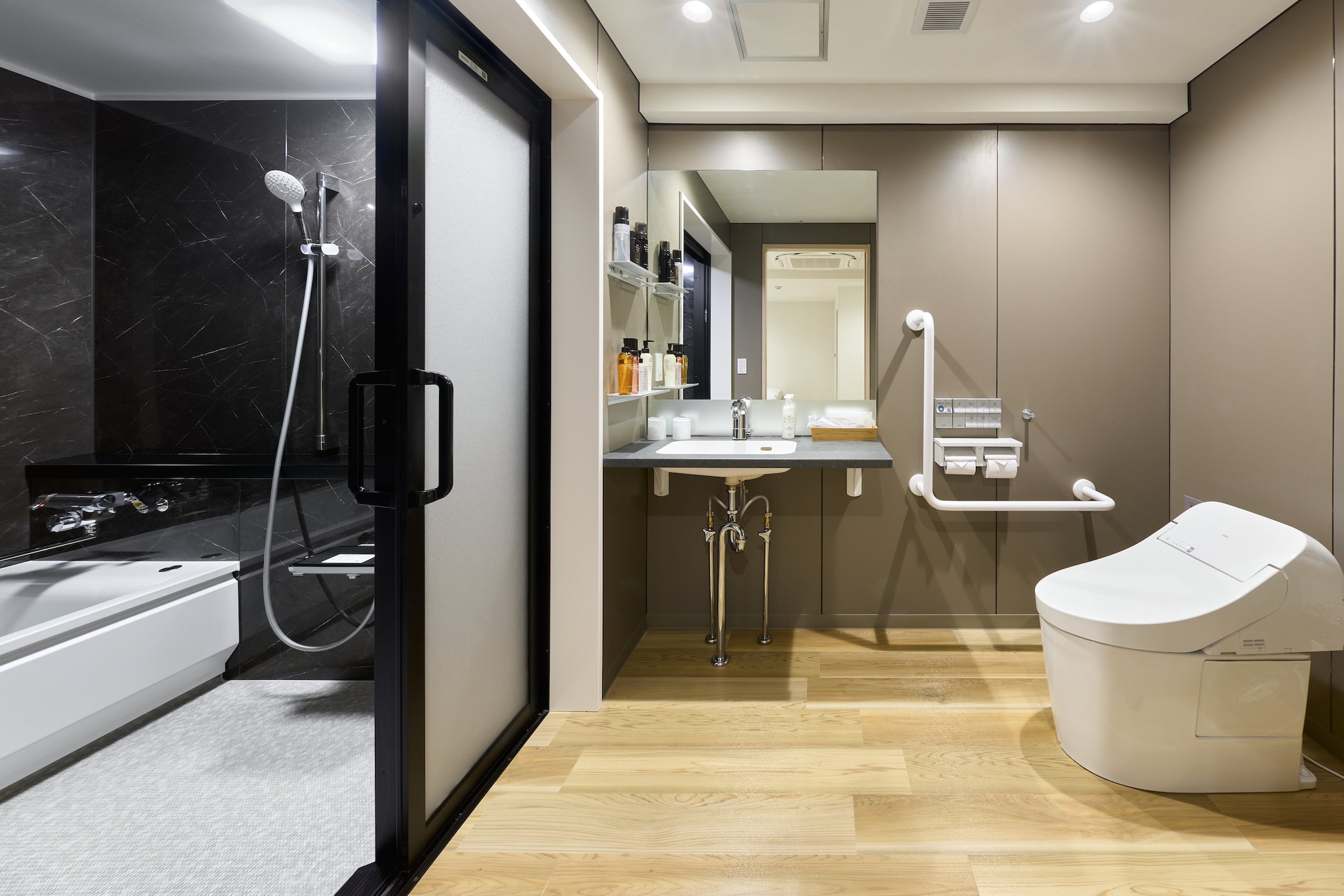 New Deluxe family room/Bath room