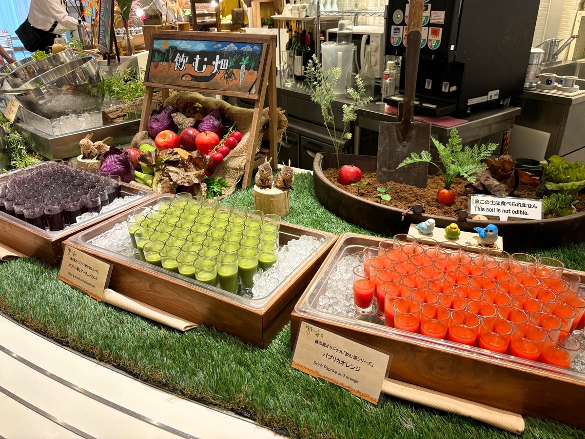 [Breakfast example] "Drinking Field" is a popular original menu item made with fresh vegetables and fruits. *Photo is for illustrative purposes only.